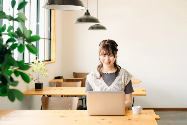 仕事中の女性