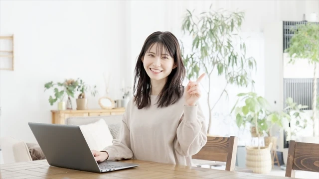 笑顔の女性